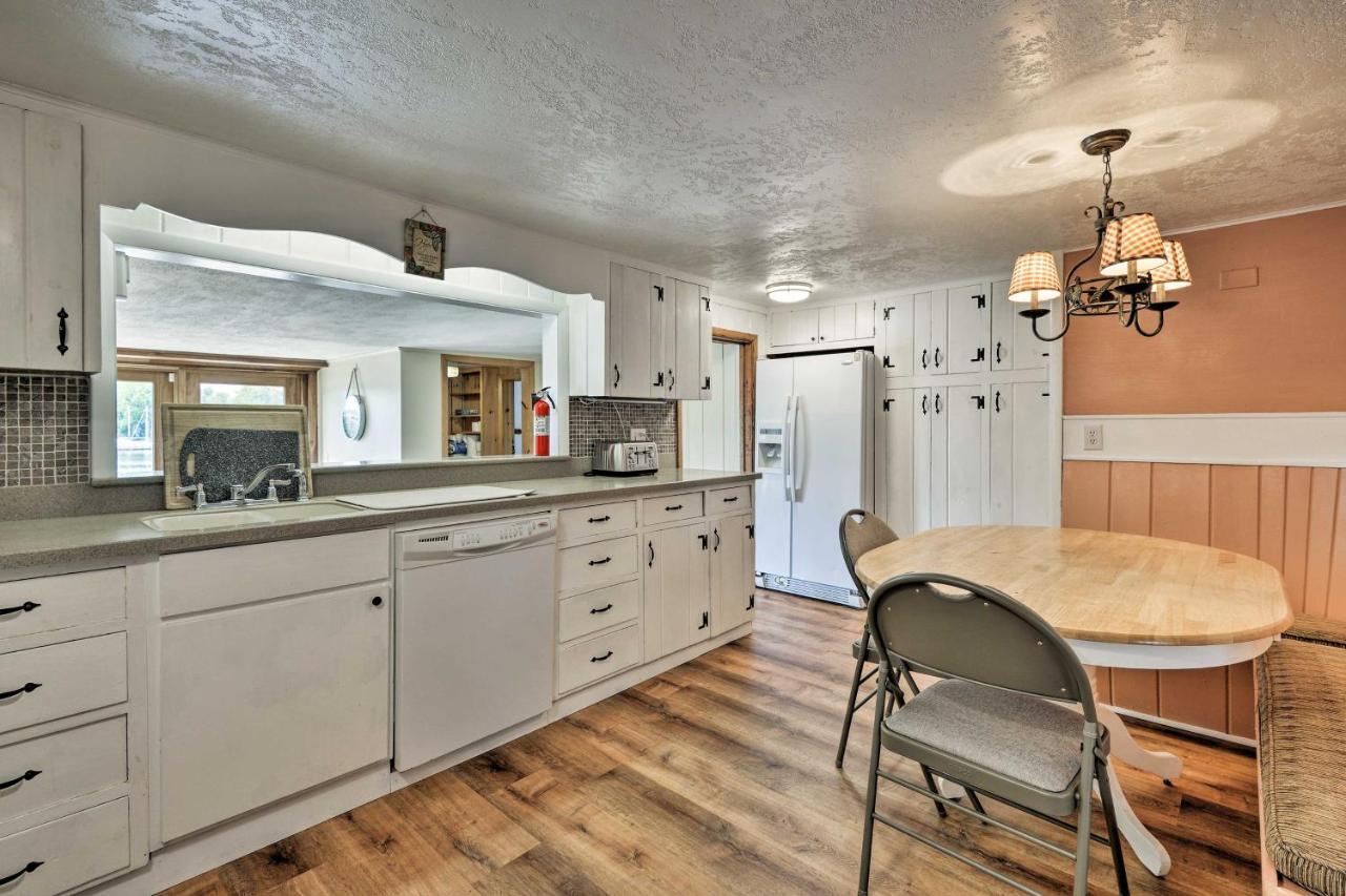 Family Cottage On Chaumont Bay, Walk To Downtown Exterior foto